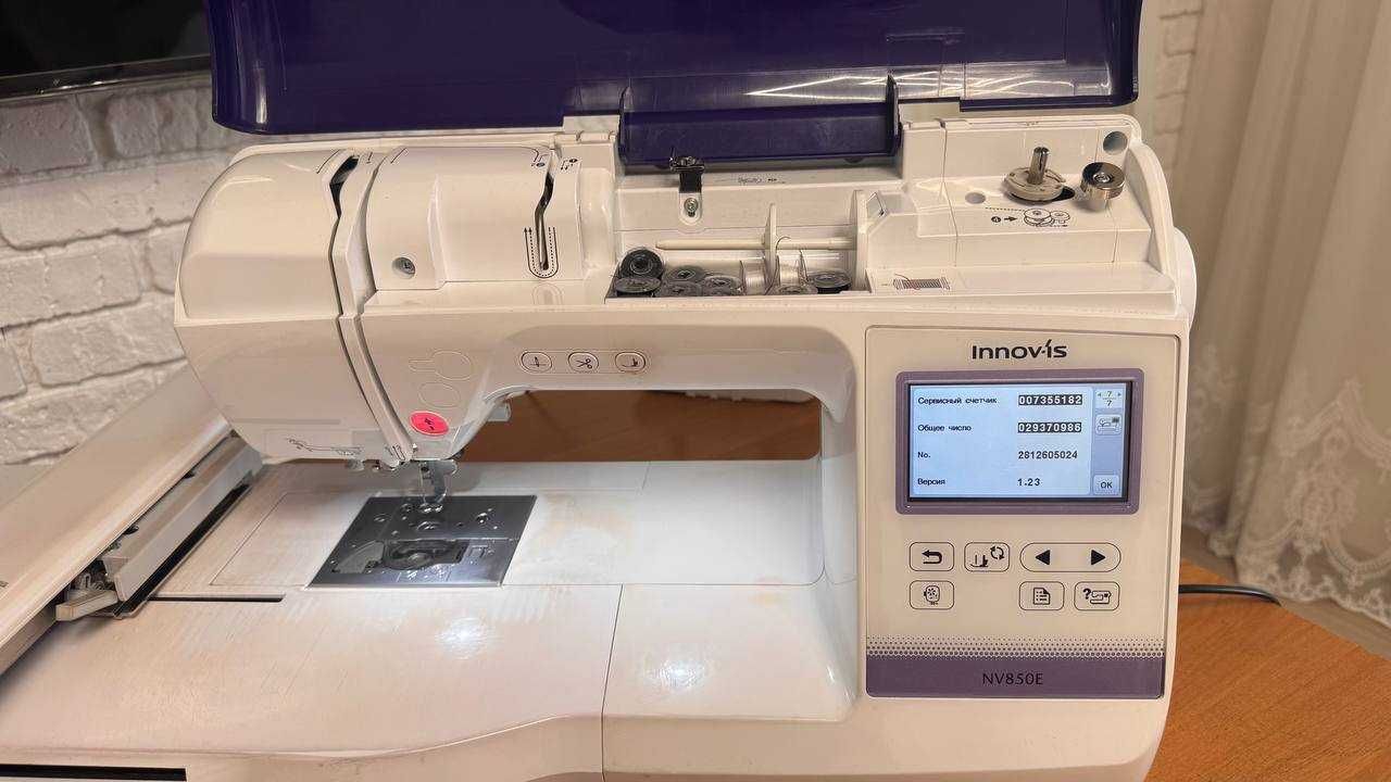 Вишивальна машина Brother Innov-is NV850E