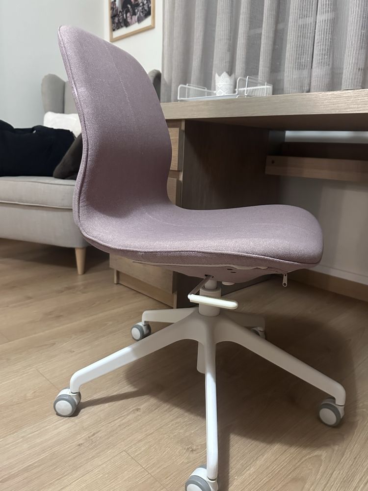 Cadeira de escritorio ikea cor de rosa