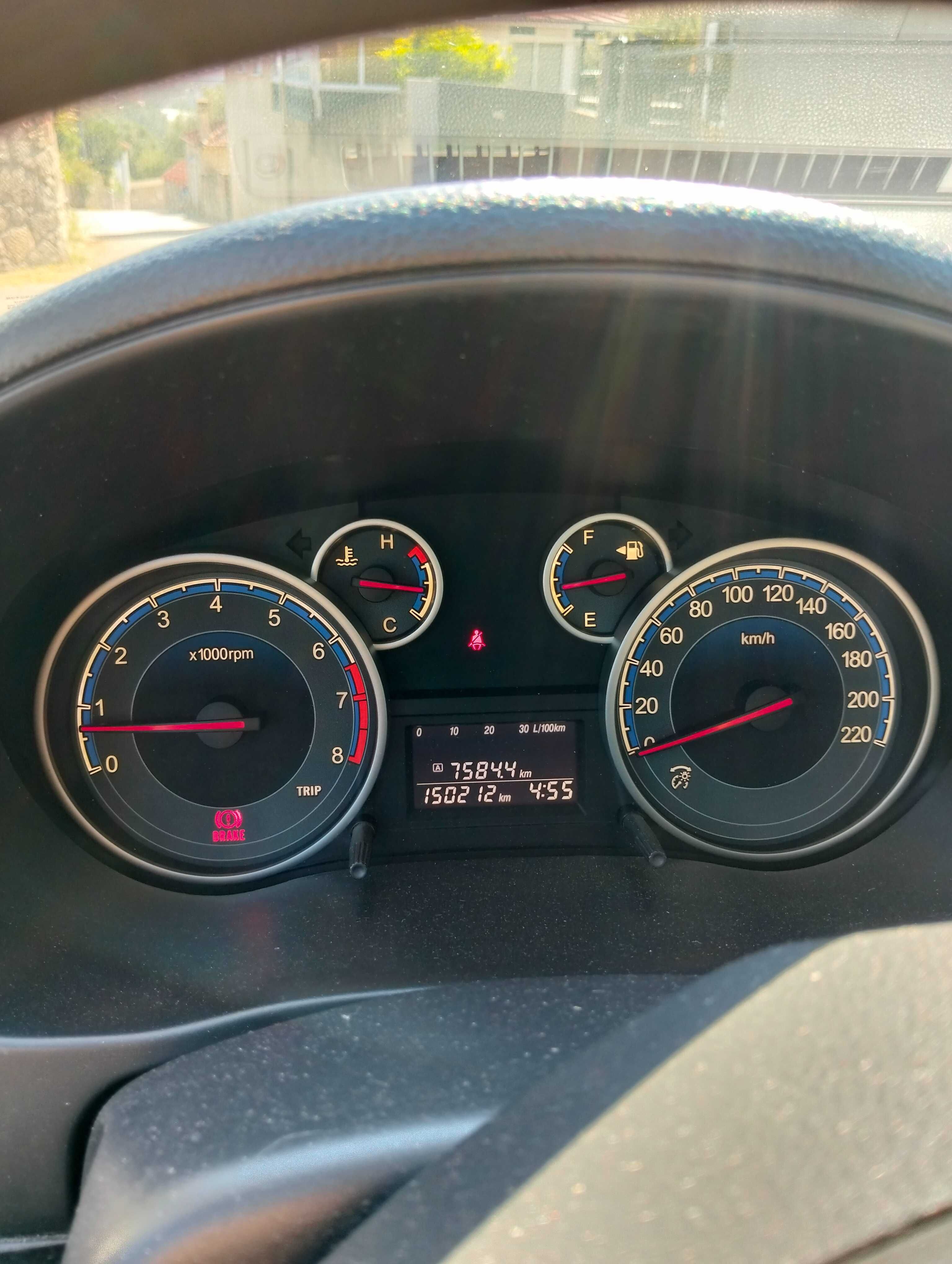 Vendo Suzuki Sx4 em muito bom estado com bagageira de tejadilho.