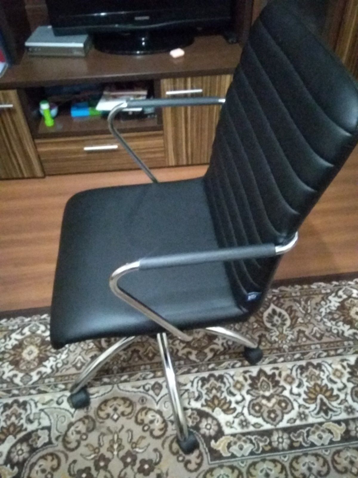 Нове офісне крісло.