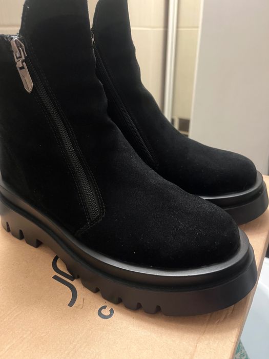 Нові замшеві зимові сапожки