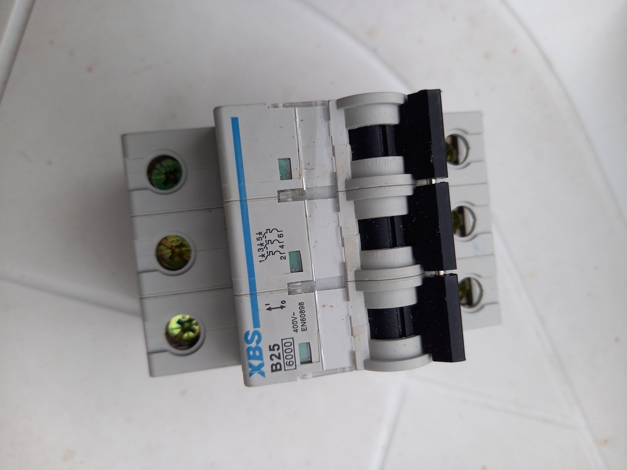 WNSZ16A-3XB Wyłącznik nadprądowy 16A 230/400V obudowa na szynę typ 3XB