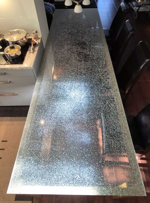 Stół z tłuczonego / zbitego szkła 300x90 cm grubość 24mm, waga 220 kg