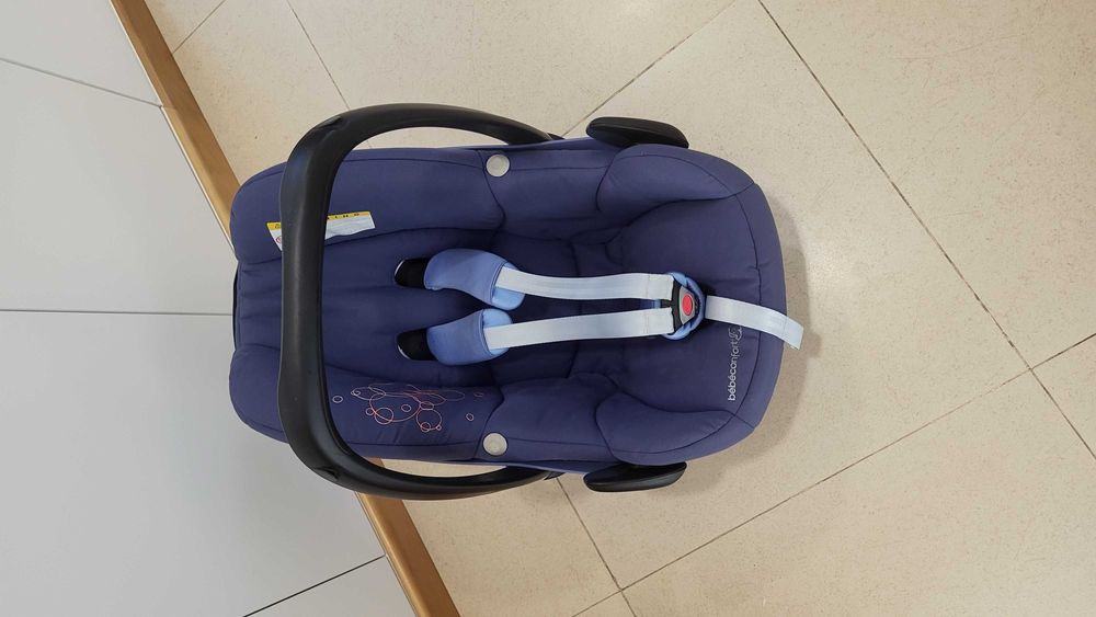 Base Isofix Bebeconfort FamilyFix com Ovo e Cadeira