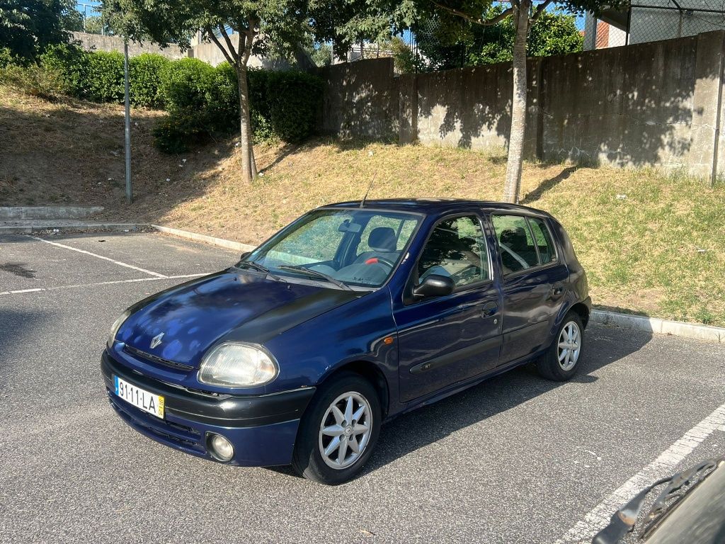 Renault Clio 1.2. (Negociável)