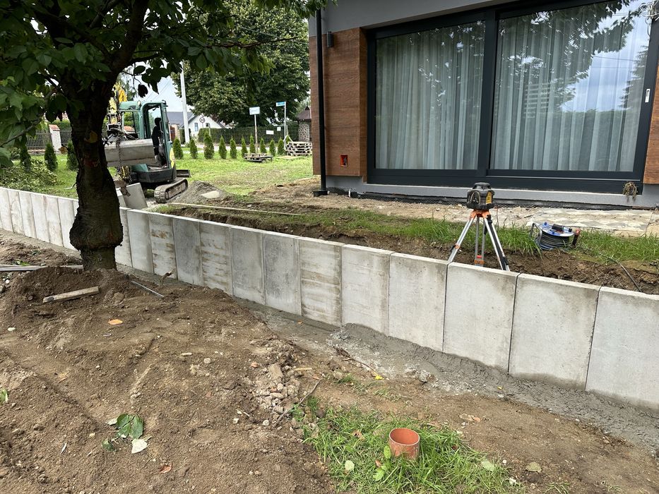 Mur oporowy, elki betonowe , drenaże, przyłącza wodne i kanalizacyjne