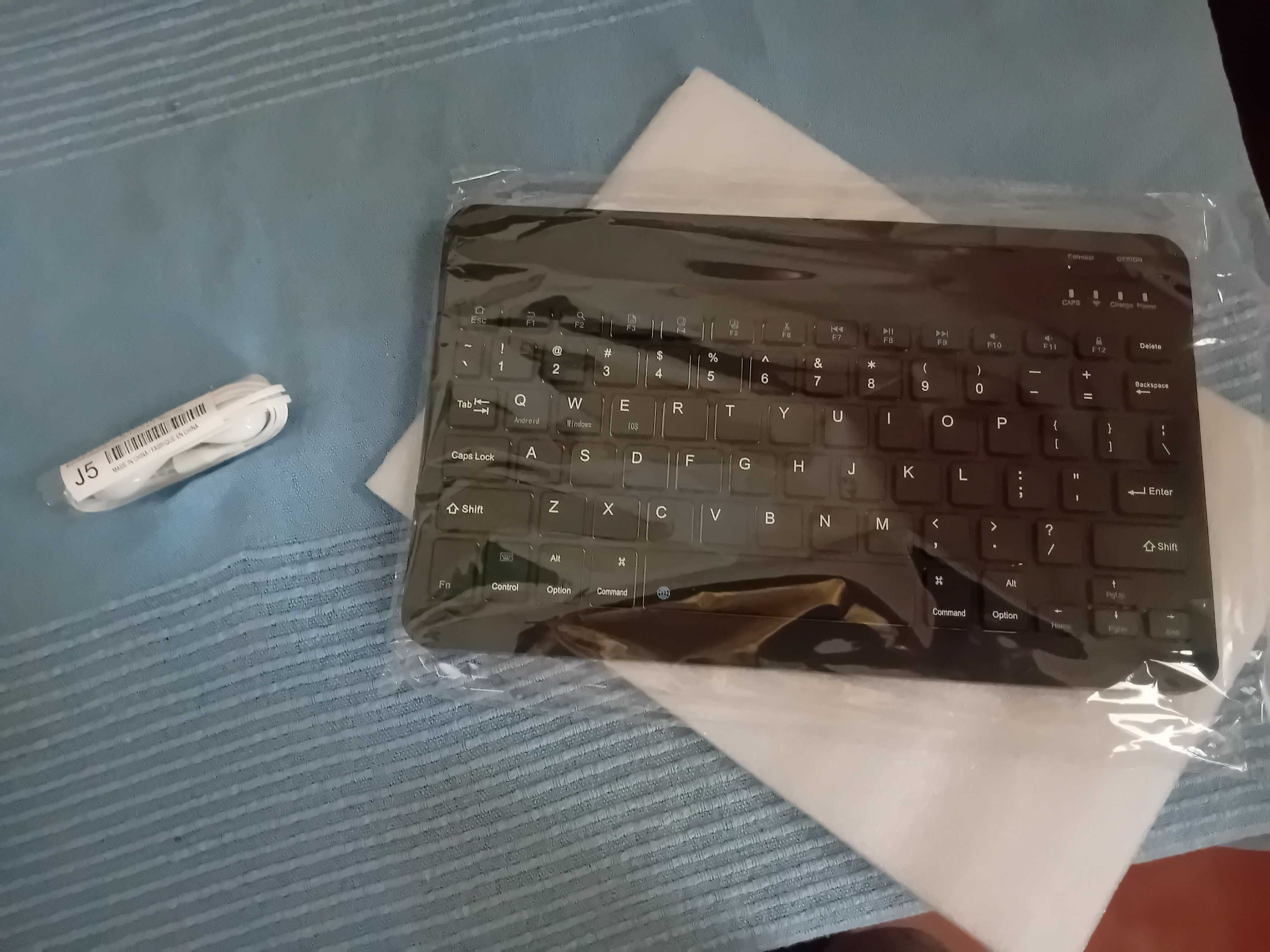 teclado sem fios Wuxian ideal p tablets e auriculares t da mesma marca