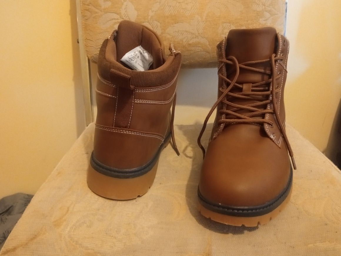 Bota masculina nova (sapato)