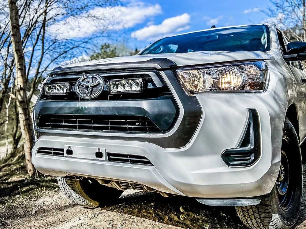 Zestaw dwóch lamp LAZER TRIPLE-R 750 (Gen2) Toyota Hilux 2021+