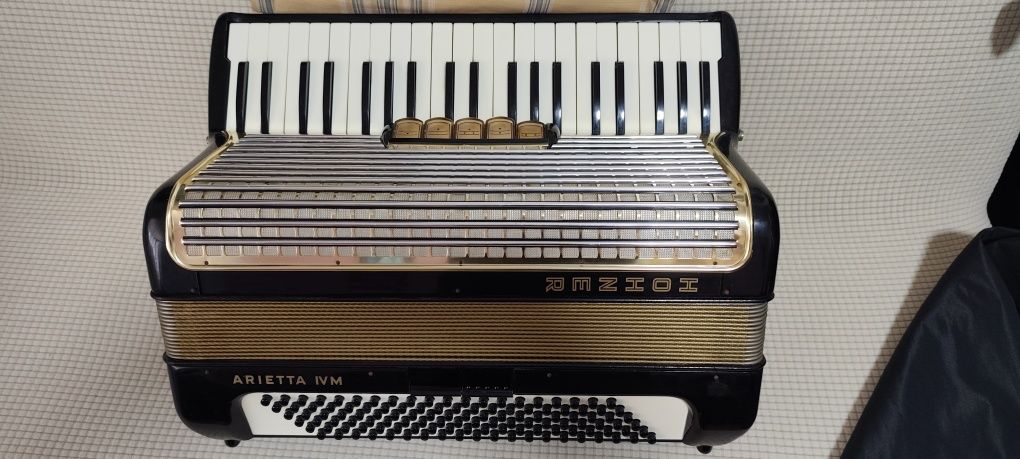 Acordeão Hohner Arietta IV M