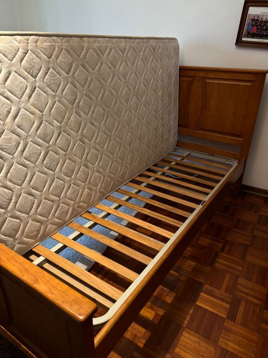 cama solteiro com colchão em muito bom estado