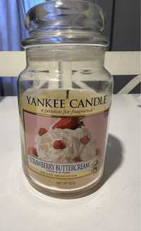 Strawberry buttercream yankee candle