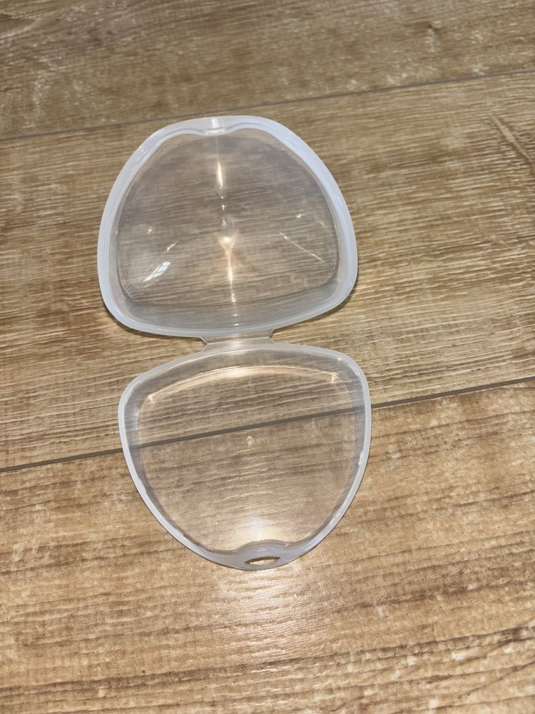 Dwa pojemniki do smoczka/ Etui do smoczka/ pudełka do smoczka