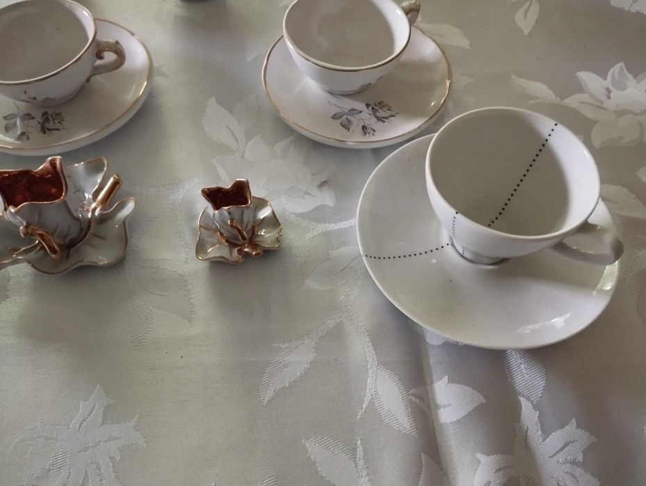 Chávenas diversas antigas