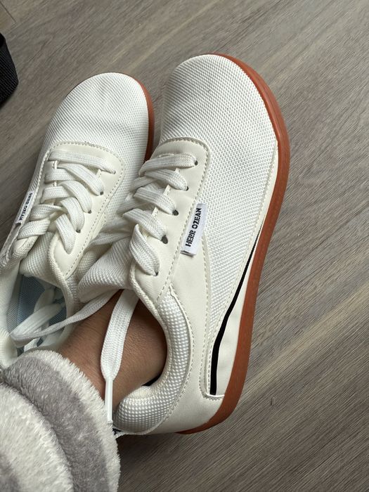 Кросівки жіночі нові 36 розмір 23,5 см