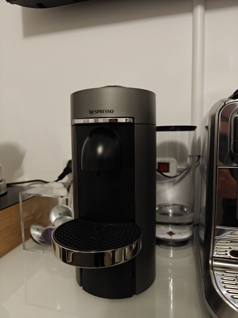 Máquina de café Nespresso VertuoPlus Deluxe