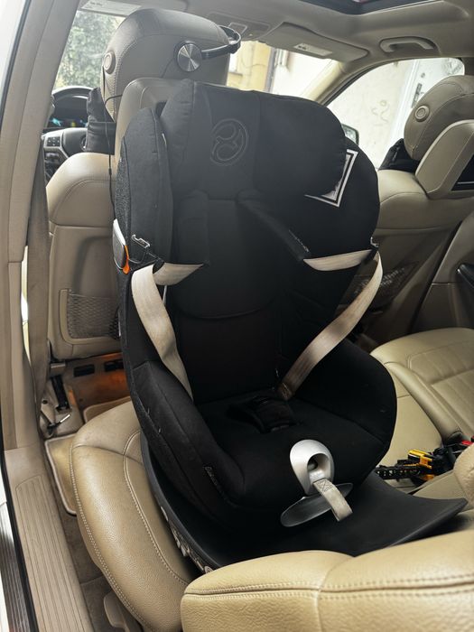 Fotelik cybex sirona zi  plus  zintegrowany  z obrotowa baza 0-18 kg