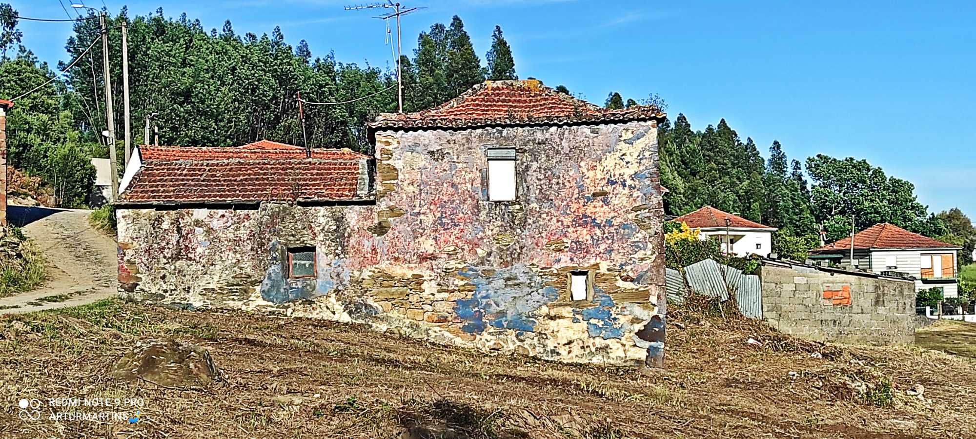 Terreno com casa sobrada