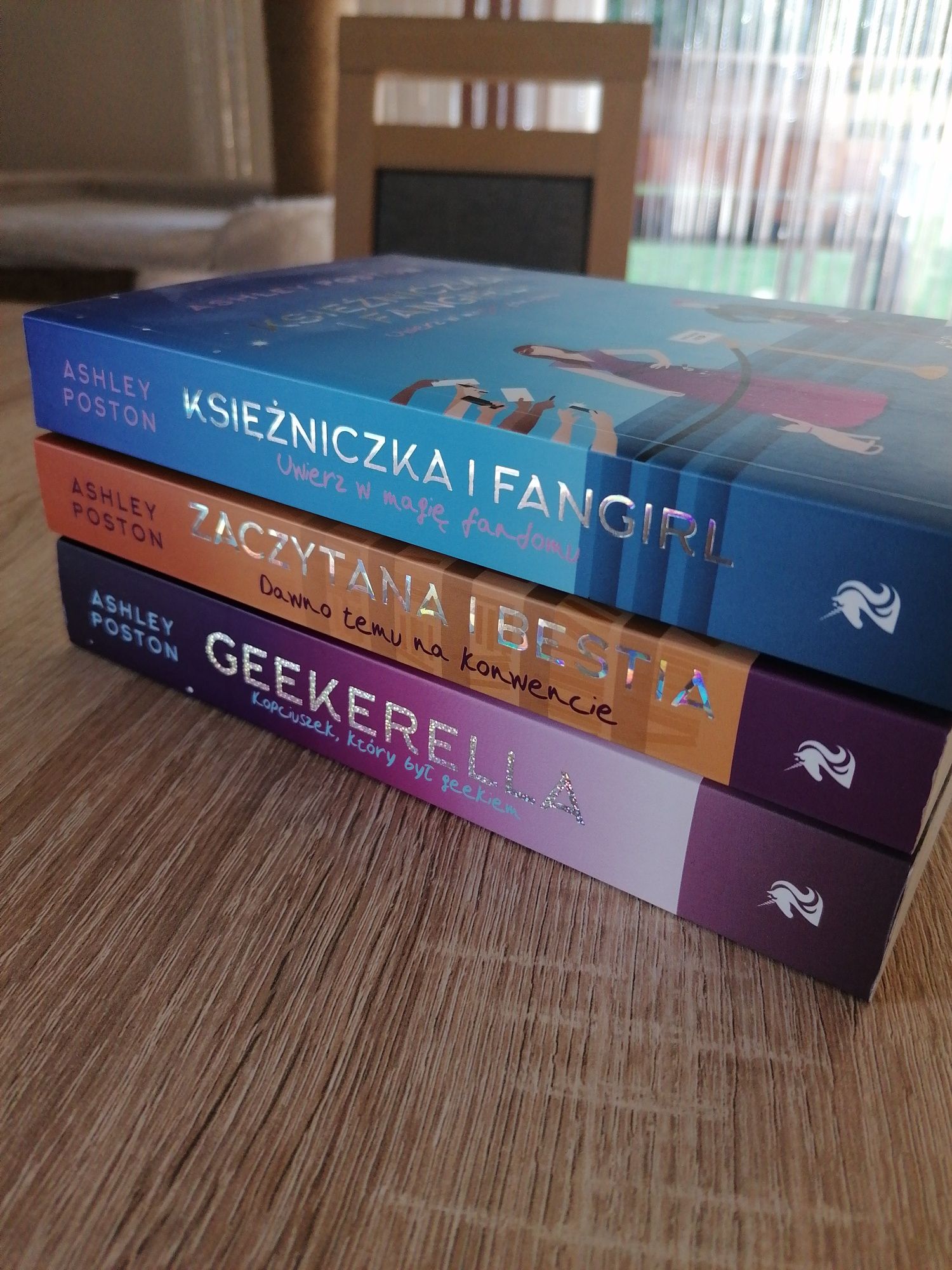 Ashley Poston-Geekarella, Zaczytana i Bestia, Księżniczka i Fangirl