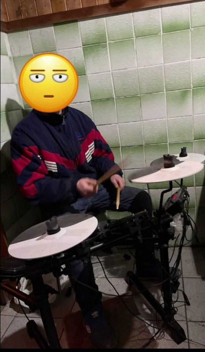 Електронні барабани Електронна ударна установка Alesis Debut KIT