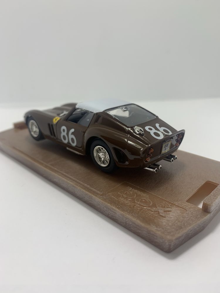 Ferrari 250 GTO da Revell Model Box 1/43