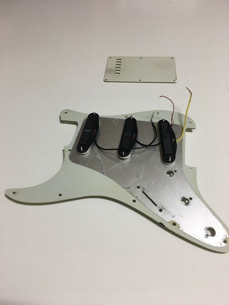 Pickguard white tortoise e pickups squier