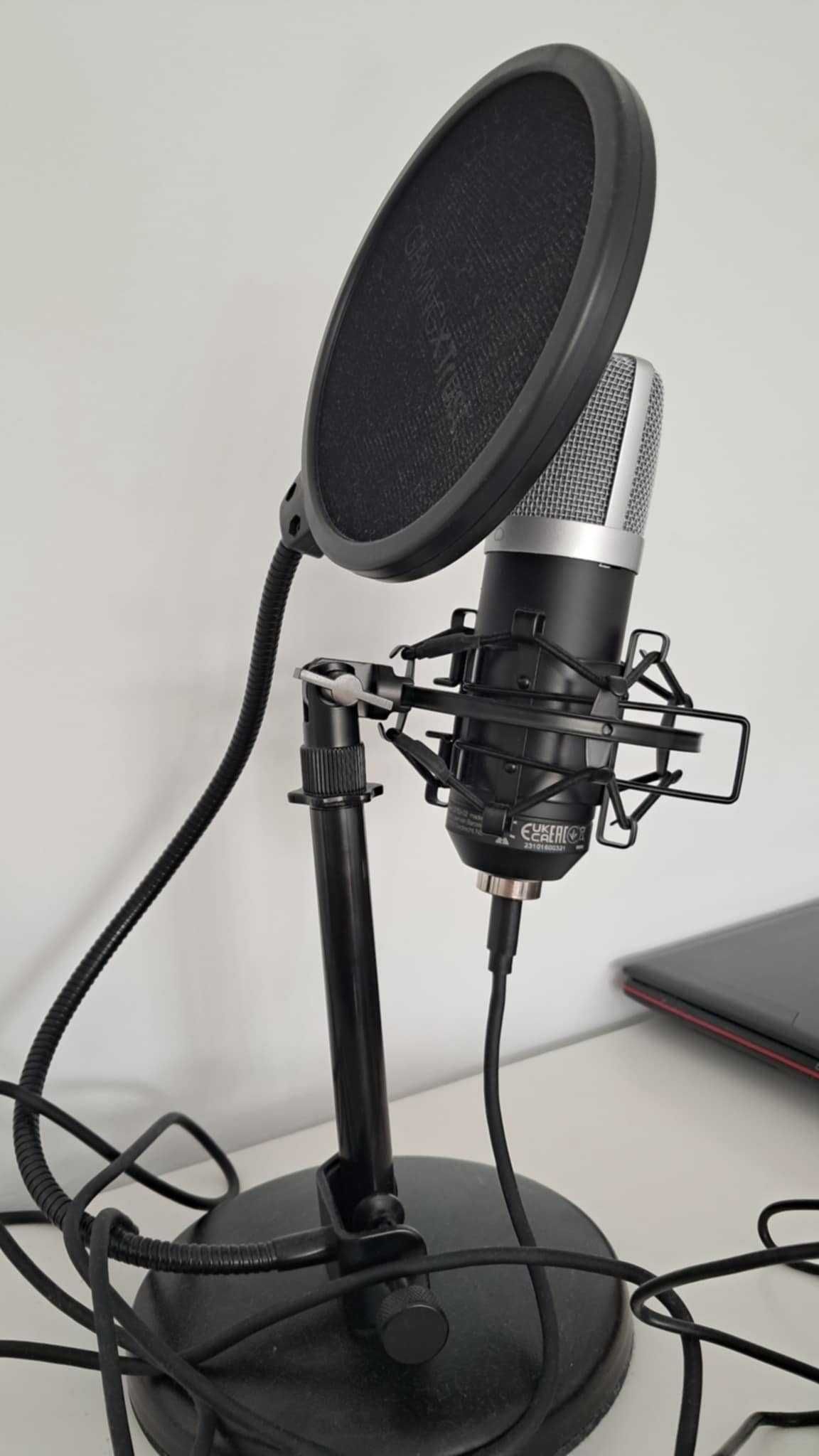 kamerka Logitech C922 + mikrofon Trust GXT 252 + słuchawki HyperX Clou