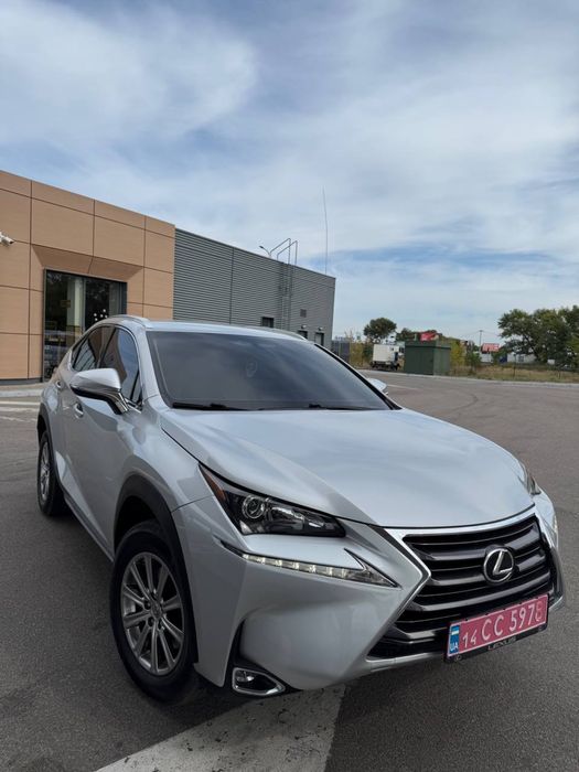 Lexus NX 2016 года 2.0 бензин