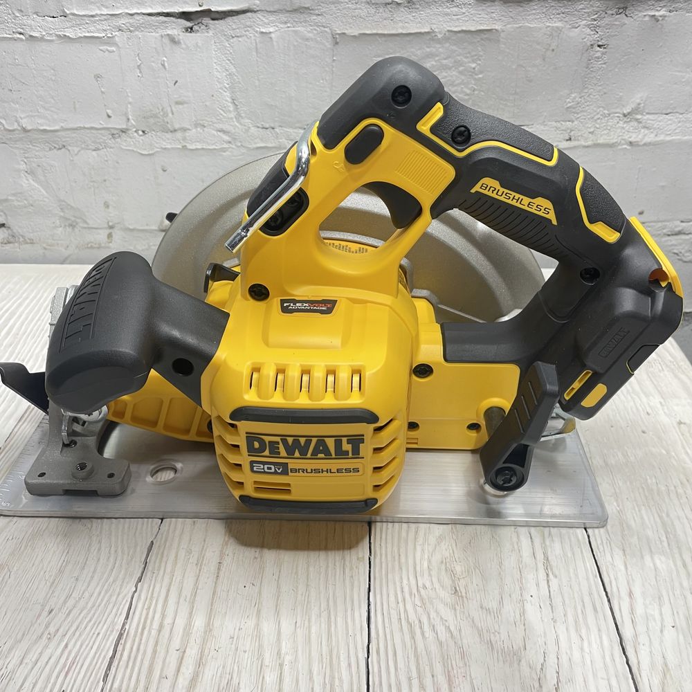 Бесщеточная циркулярная пила DEWALT DCS573 20V FLEXVOLT ADVANTAGE ™