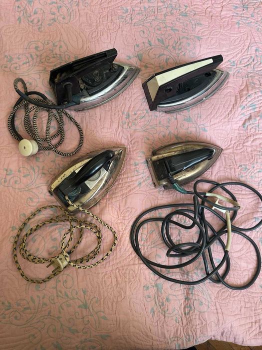 Праска утюг часів СРСР у робочому стані