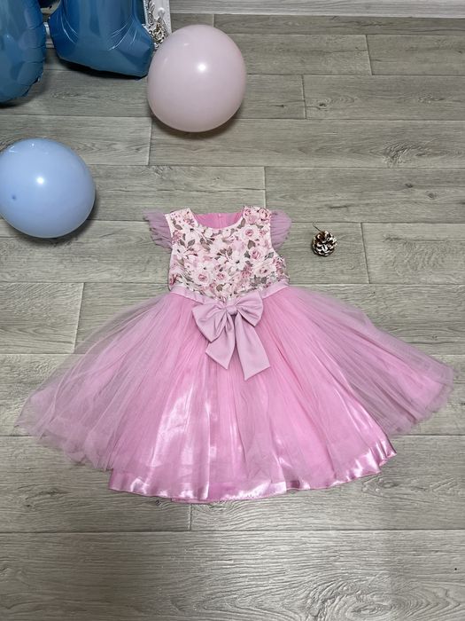 Нарядне плаття на принцессу