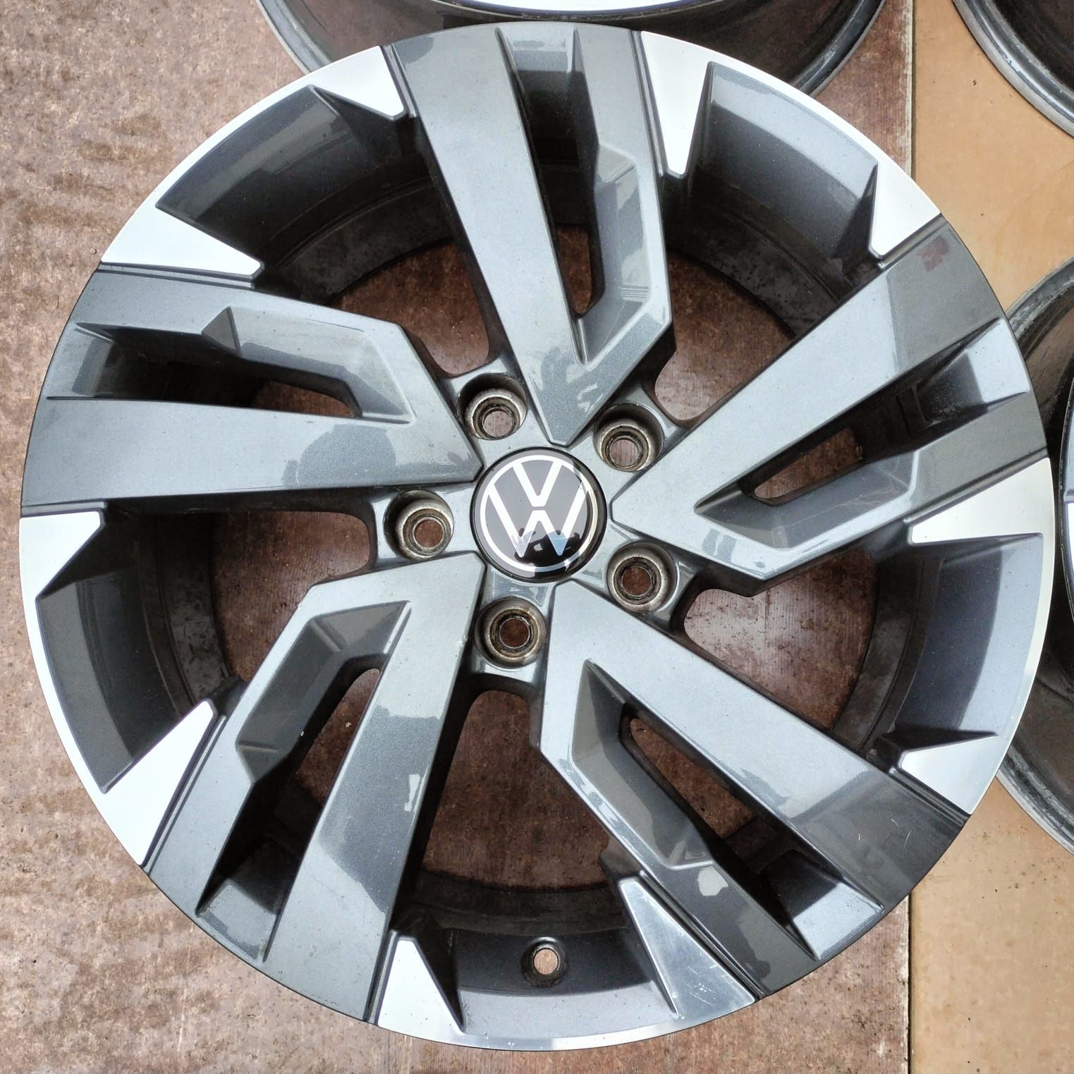 Felgi aluminiowe VW T5 T6 T7 Multivan Caravelle 7,5x18 ET45 5x120