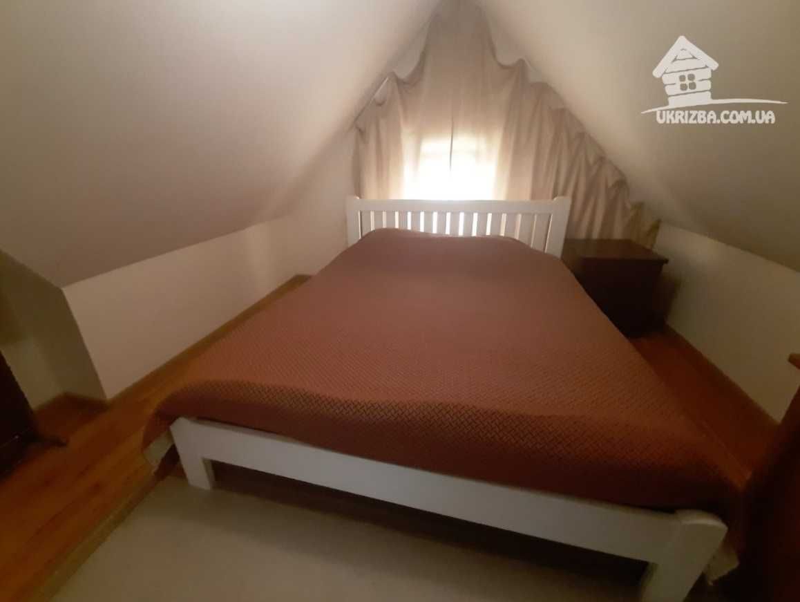 с. Хлепча. Будинок 500 кв. VIP-рівня. На березі озера. До 20 осіб.