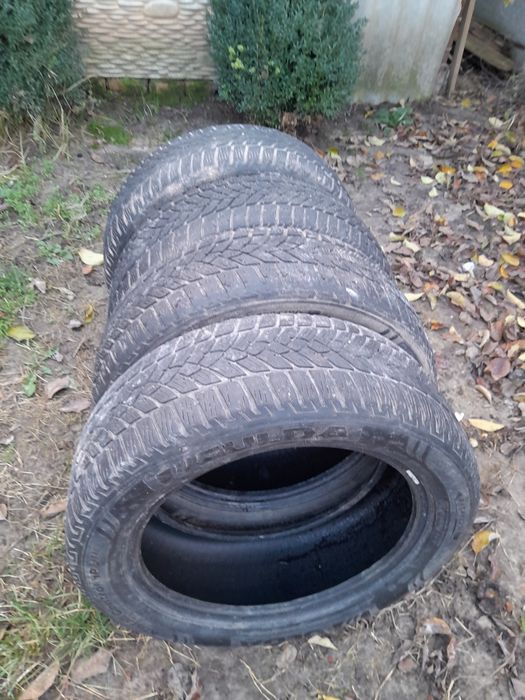 Продам зимову резину 215/55 R 17
