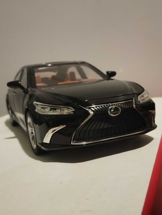 Модель автомобиля Lexus ES300.1/24