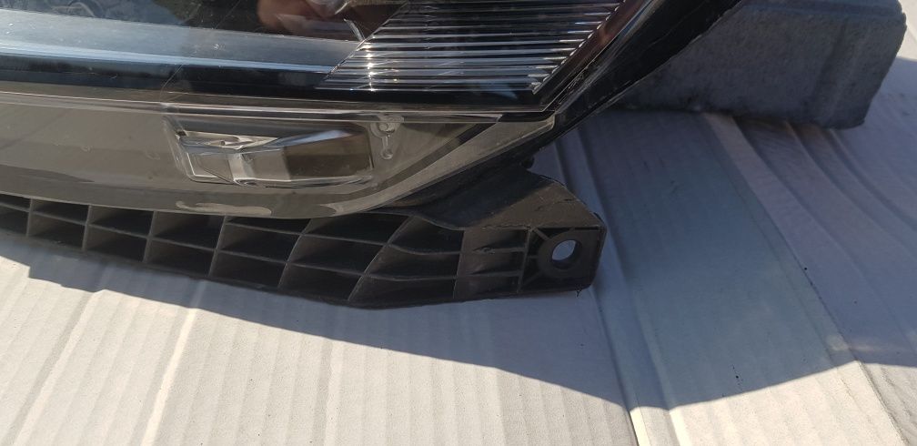 Vw Gol przednia lewa lampa