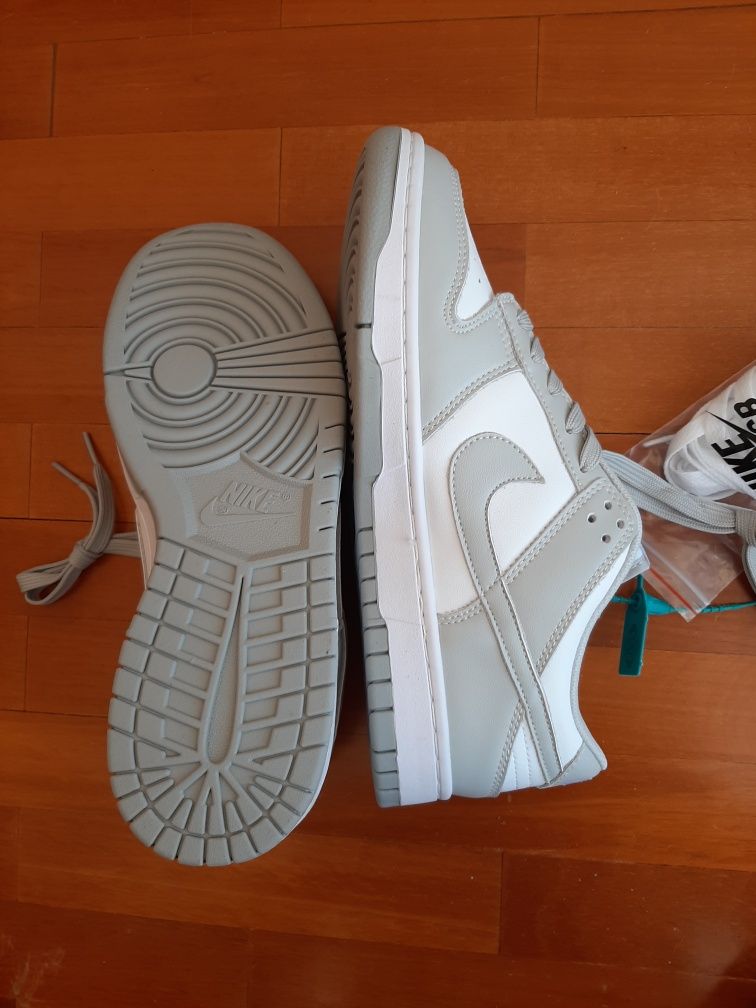 Nike Dunk cinza e branco