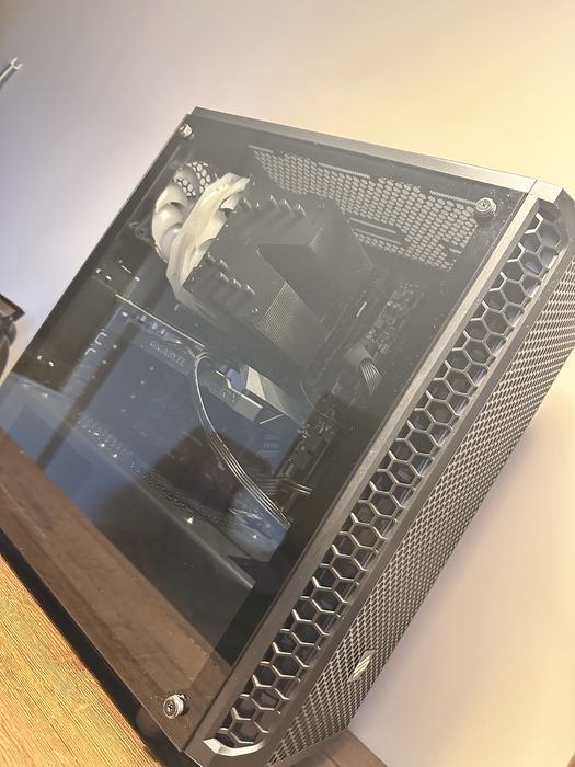 Komputer Gamingowy Ryzen 5 3600 RTX 2060 16 GB RAM SSD M.2 + MONITOR