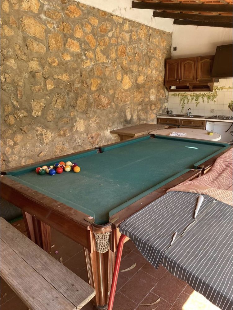 Mesa de Snooker em Madeira Maciça com Base em Pedra + 6 Tacos e Bolas
