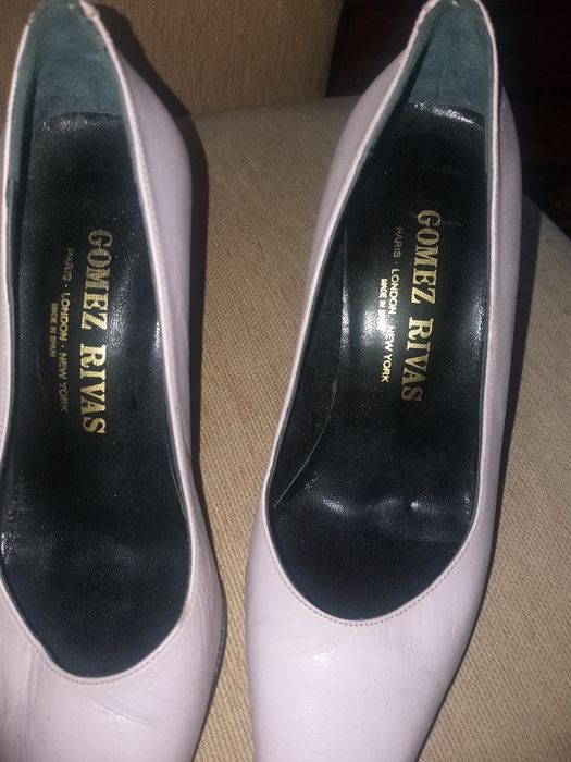 Sapatos completamente novos
