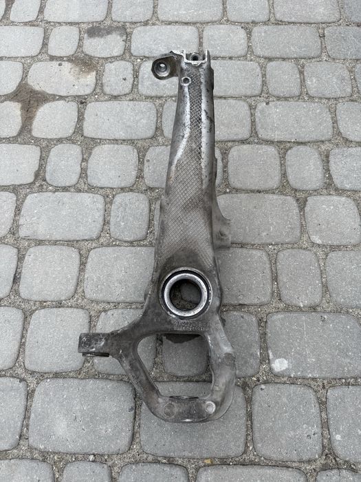 Поворотній кулак Audi E tron gt Porsche Taycan цапфа цафа 9J1407245 B