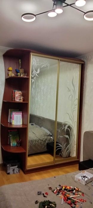 Продам меблі (Шафу, стіл)