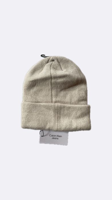Новая зимняя шапка calvin klein (ck monogram logo beanie hat)с америки