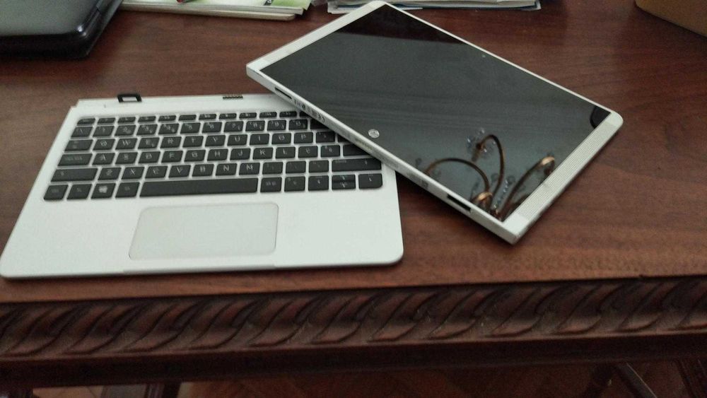PC \ Tablet HP 10-P001NP 10.1" Atom x5 Hibrido - Não carrega a bateria
