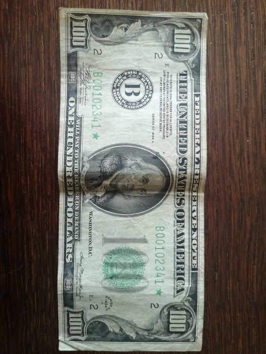 Stary obiegowy banknot 100$