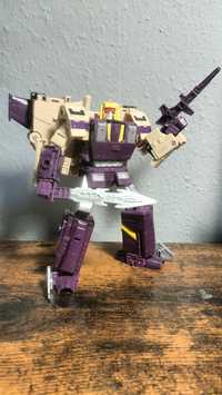 Transformers Legacy Leader Blitzwing