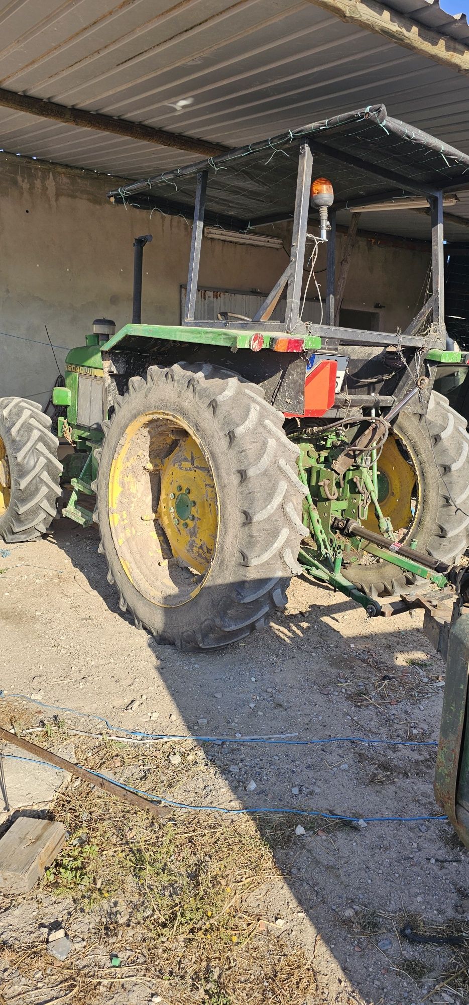 Trator john deere 2040s.