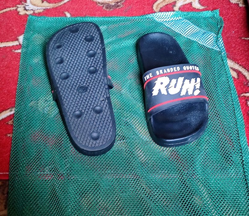 Шлепки чёрные 41р