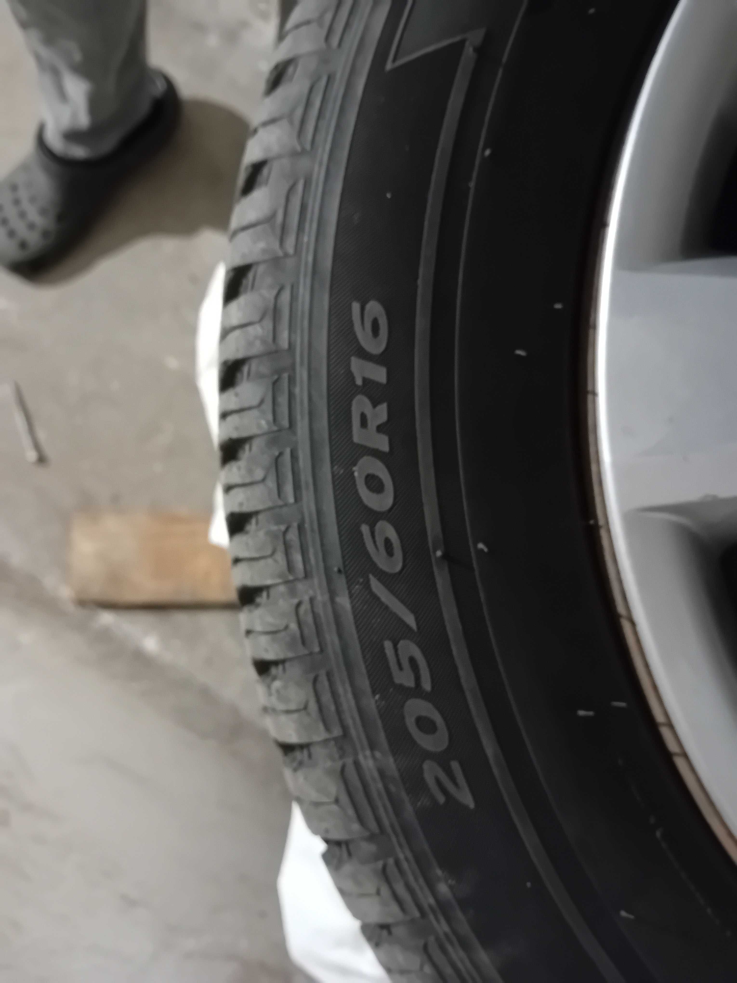 205/60 r16 opony całoroczne hankook koła vw sharan felgi stalowe