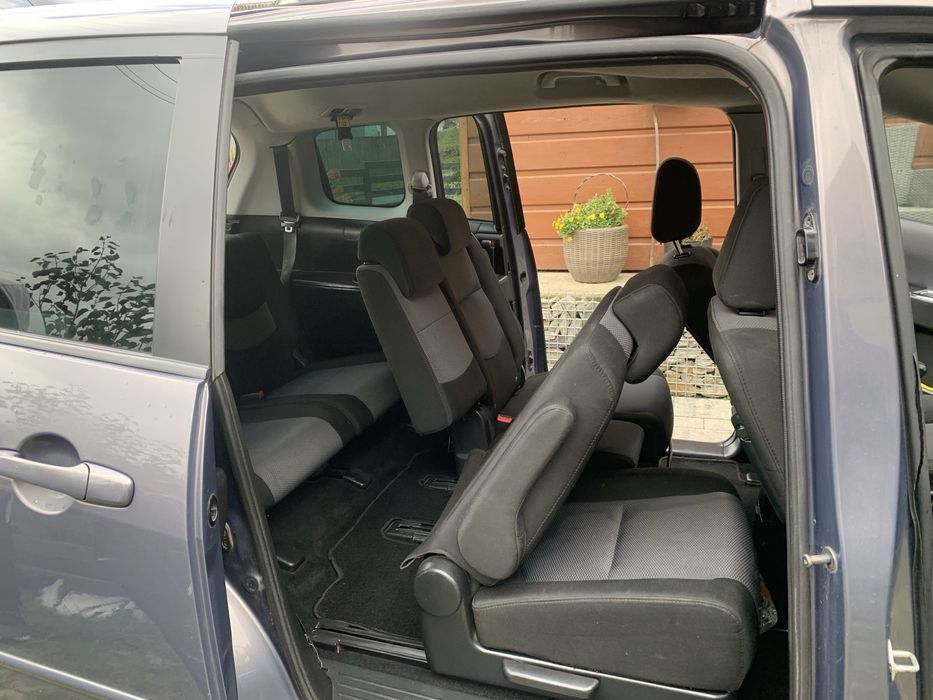 Продам автомобіль Мазда